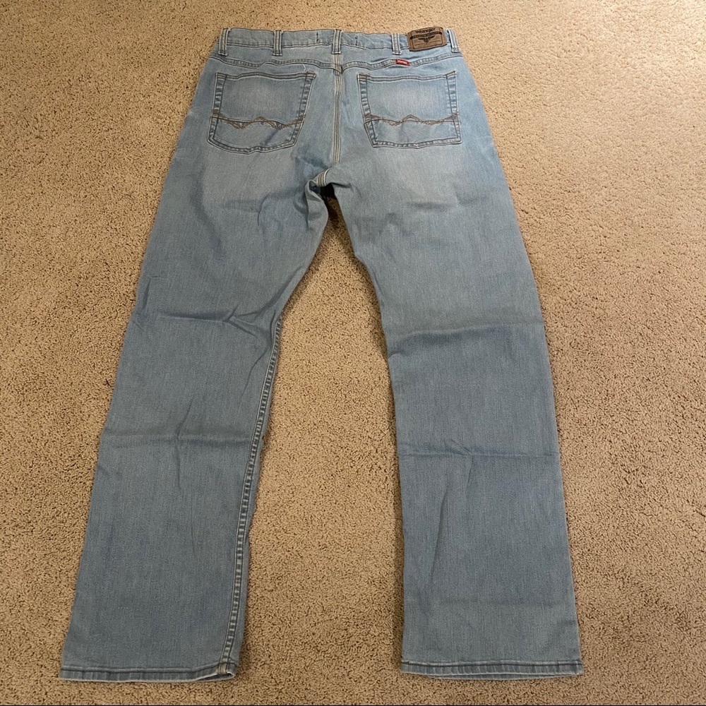 Wranglers Relaxed Boot Cut Jeans 34x32